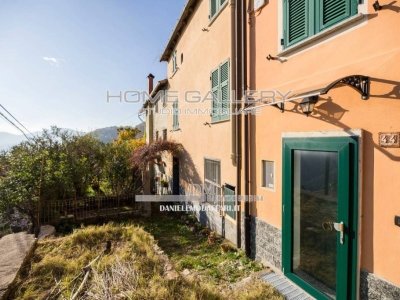casa indipendente in vendita a Genova in zona Struppa
