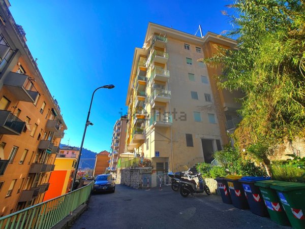 appartamento in vendita a Genova in zona Molassana