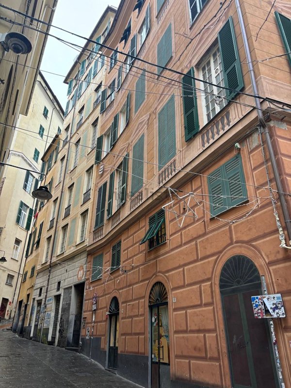 appartamento in vendita a Genova in zona Sottoripa / Maddalena / Molo