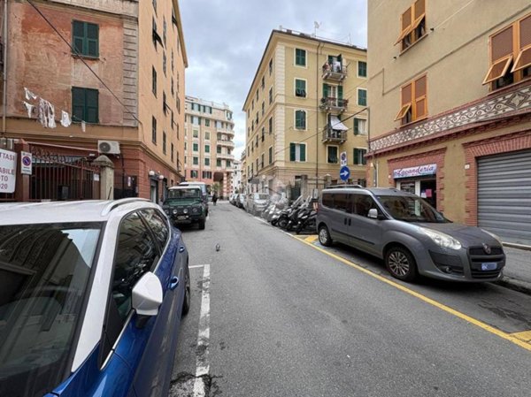 negozio in vendita a Genova in zona Cornigliano