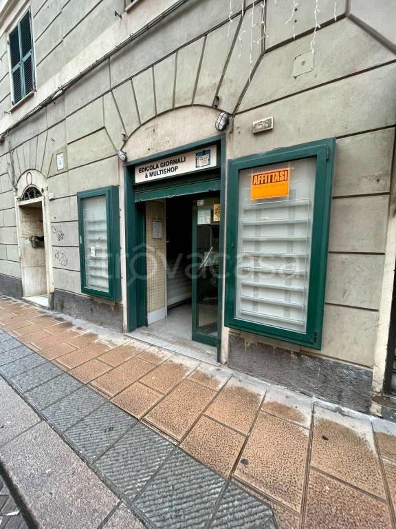 negozio in vendita a Genova in zona Rivarolo