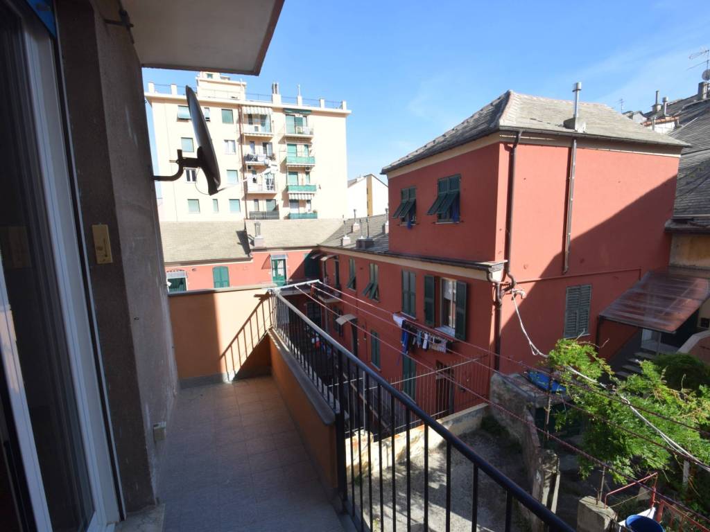 appartamento in vendita a Genova in zona Voltri