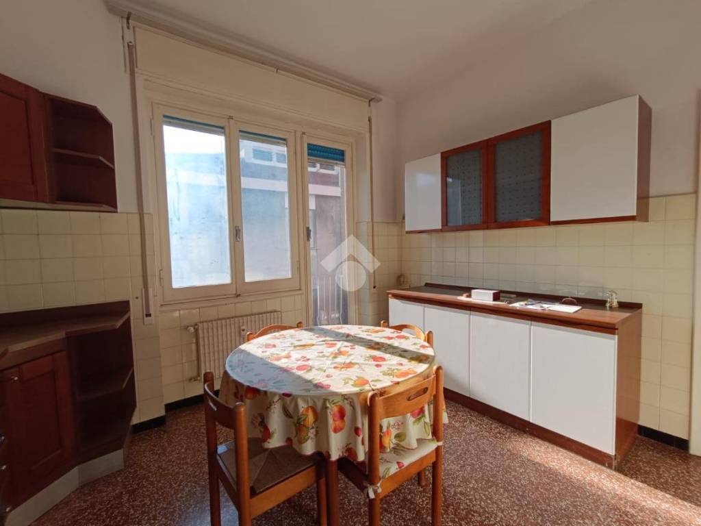 appartamento in vendita a Genova in zona Sestri Ponente