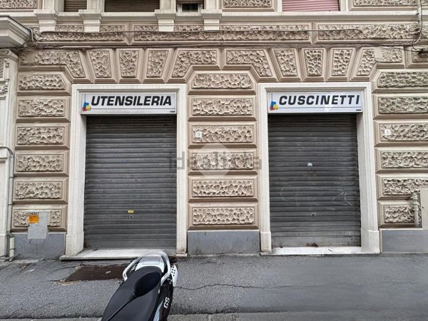 locale commerciale in vendita a Genova in zona Cornigliano
