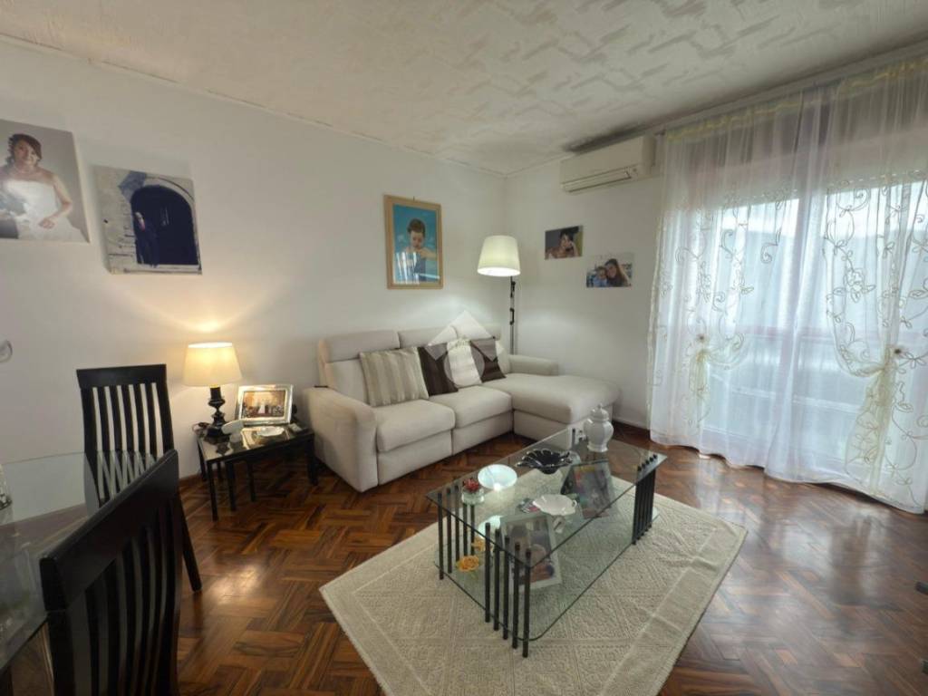 quadrivano in vendita a Genova in zona Palmaro / Pra'