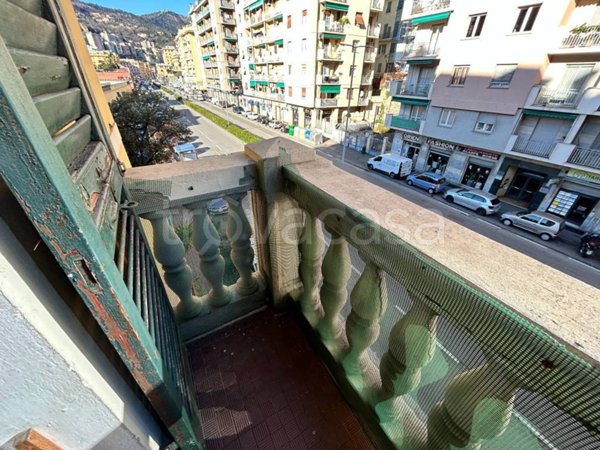 appartamento in vendita a Genova in zona Staglieno