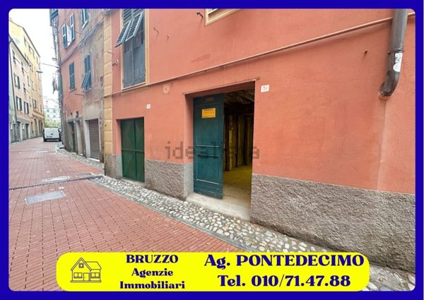 locale di sgombero in vendita a Genova in zona Pontedecimo