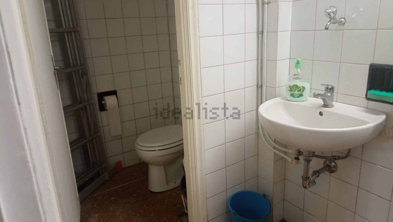 negozio in vendita a Genova in zona Molassana