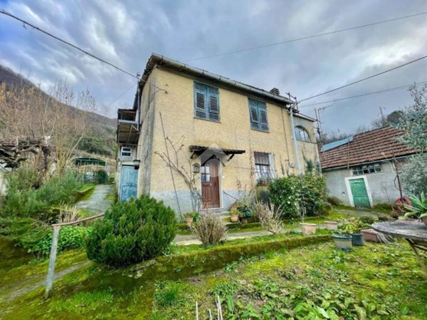 casa indipendente in vendita a Genova in zona Bavari