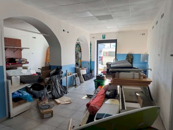 negozio in vendita a Genova in zona Palmaro / Pra'