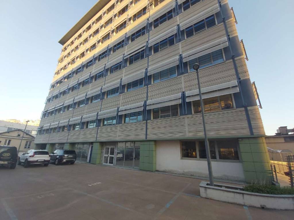 ufficio in vendita a Genova in zona Sestri Ponente