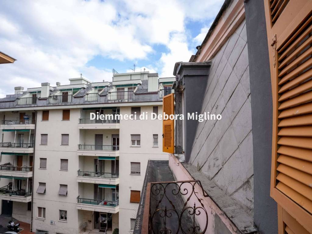 appartamento in vendita a Genova in zona Sestri Ponente