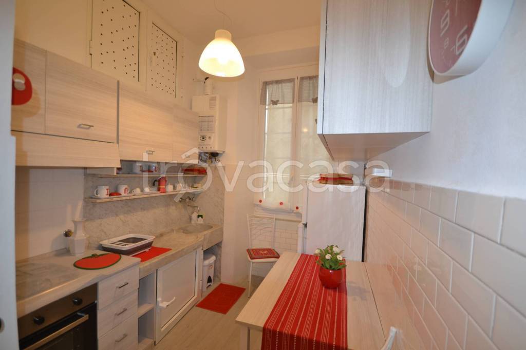 appartamento in vendita a Genova in zona Sottoripa / Maddalena / Molo