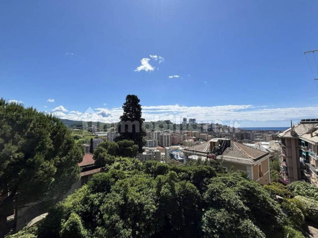 appartamento in vendita a Genova in zona Sestri Ponente