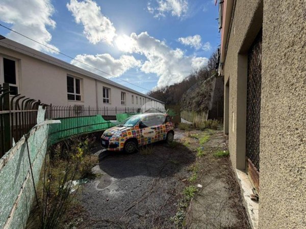 negozio in vendita a Genova in zona Bolzaneto