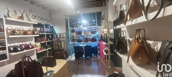 negozio in vendita a Genova in zona Sottoripa / Maddalena / Molo