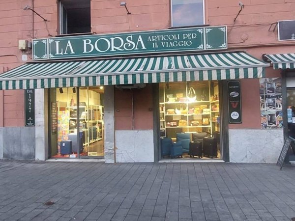 negozio in vendita a Genova in zona Sottoripa / Maddalena / Molo