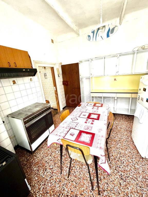 appartamento in vendita a Genova in zona Sestri Ponente