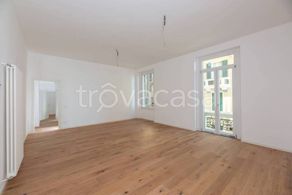 appartamento in vendita a Genova in zona Carignano