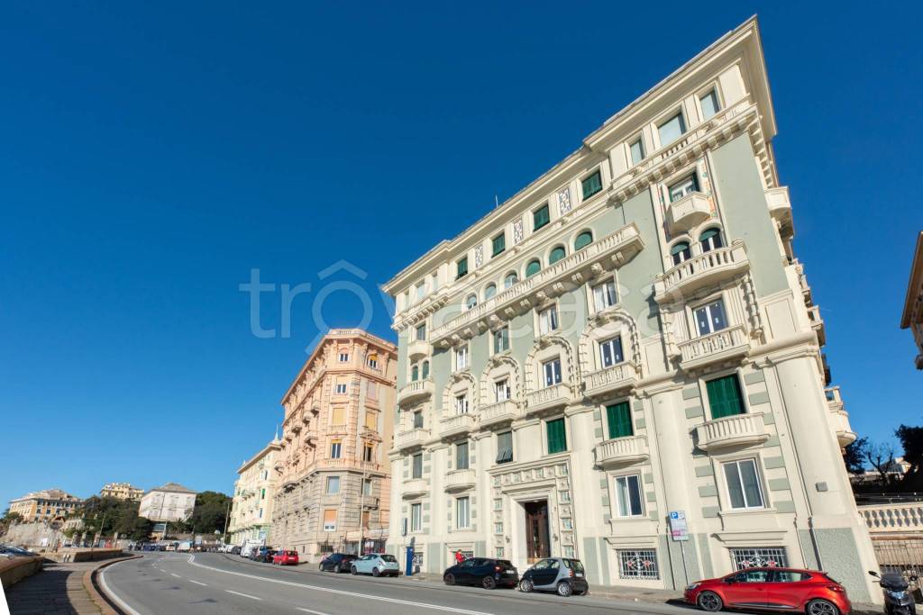 appartamento in vendita a Genova in zona Carignano