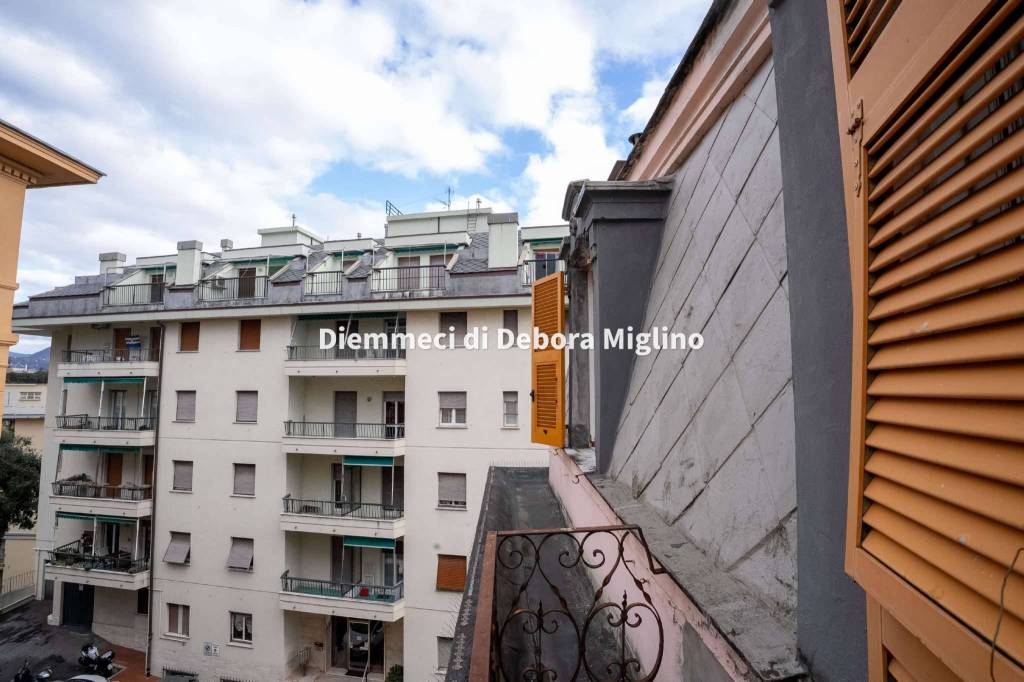 appartamento in vendita a Genova in zona Sestri Ponente