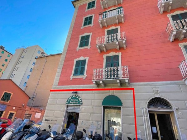 negozio in vendita a Genova in zona Sestri Ponente