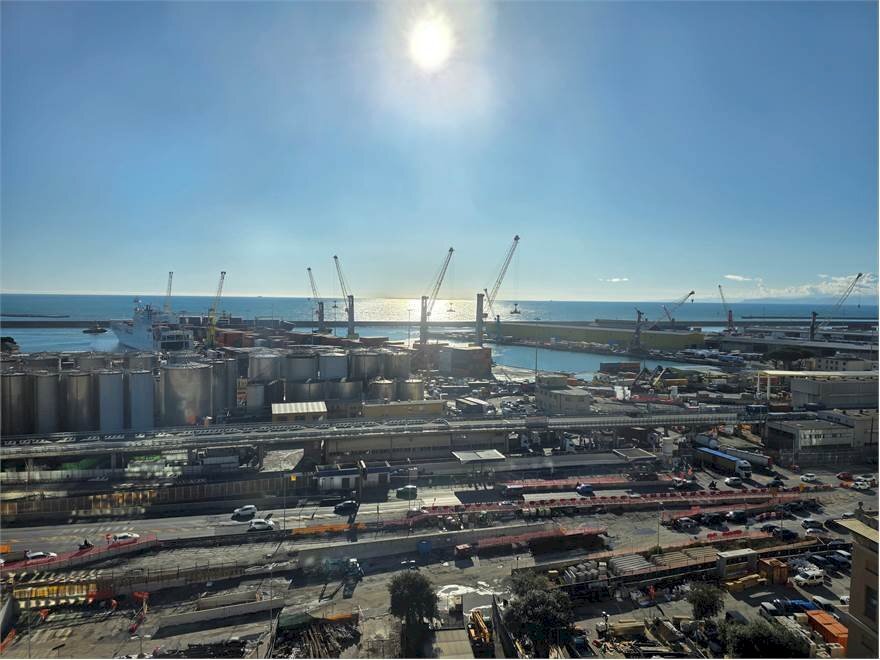 ufficio in vendita a Genova in zona Sampierdarena