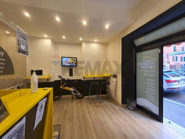 negozio in vendita a Genova in zona Foce