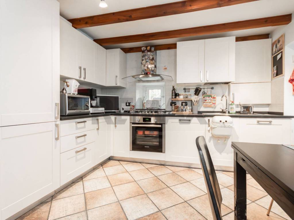 appartamento in vendita a Genova in zona Struppa