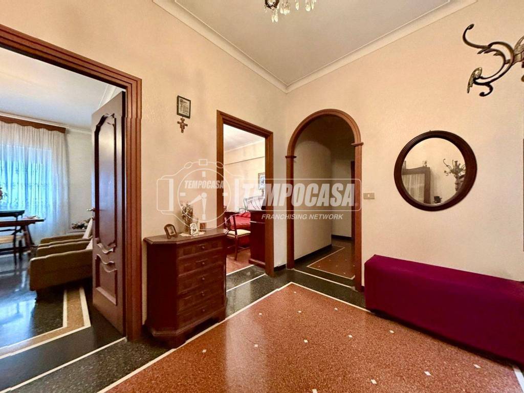 appartamento in vendita a Genova in zona Sestri Ponente