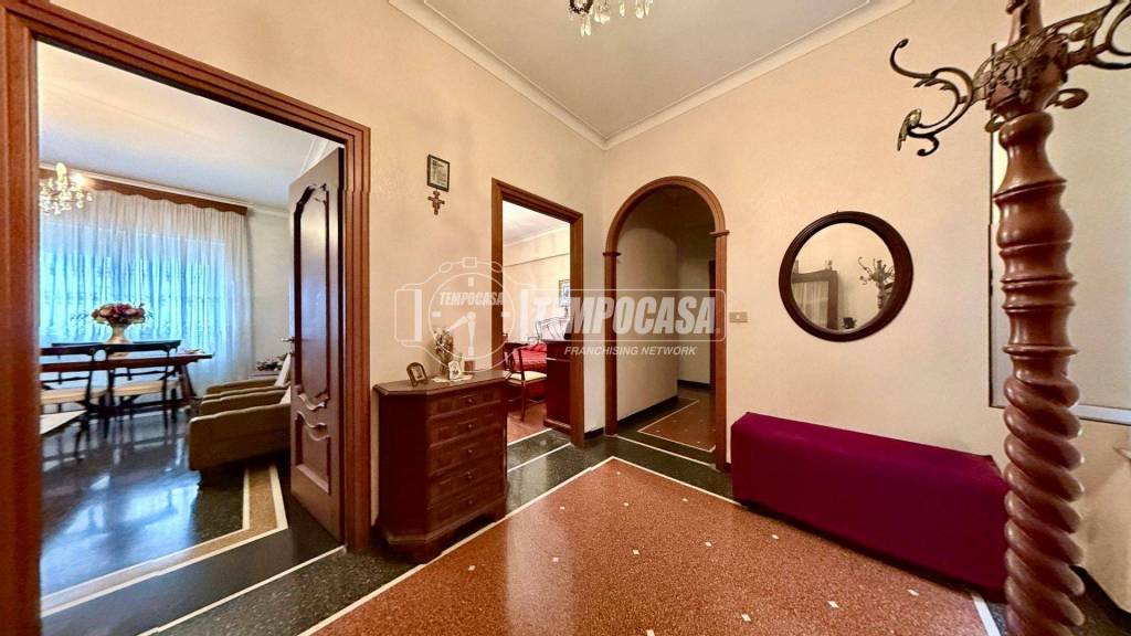 appartamento in vendita a Genova in zona Sestri Ponente