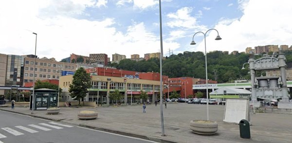 capannone in vendita a Genova