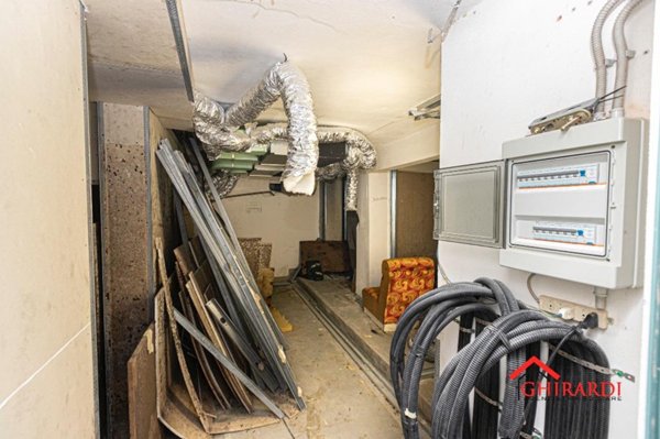 locale commerciale in vendita a Genova in zona Pegli