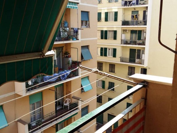 appartamento in vendita a Genova in zona Sestri Ponente
