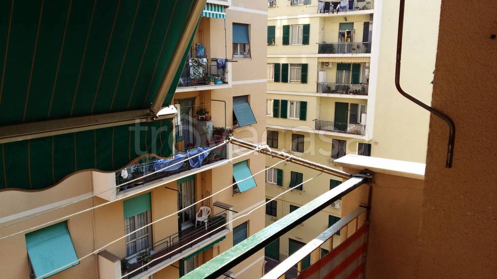 appartamento in vendita a Genova in zona Sestri Ponente