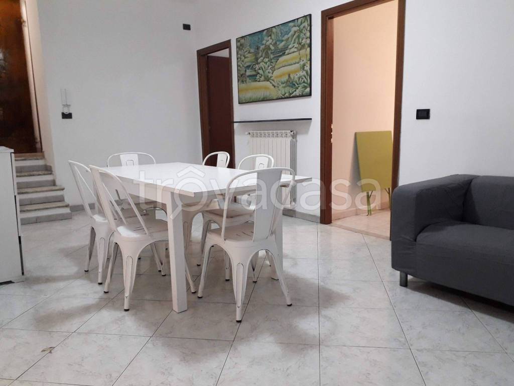 appartamento in vendita a Genova in zona Sottoripa / Maddalena / Molo