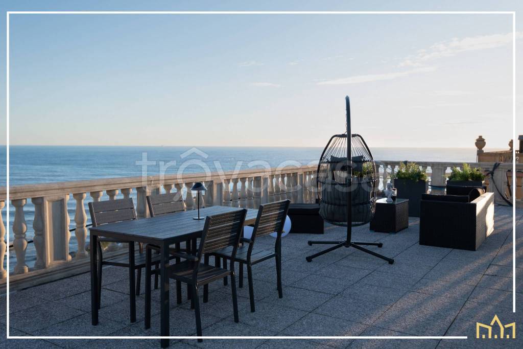 appartamento in vendita a Genova in zona Carignano