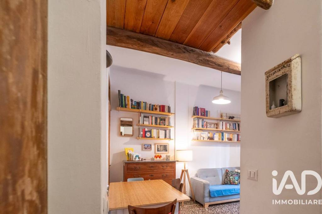 appartamento in vendita a Genova in zona Sottoripa / Maddalena / Molo