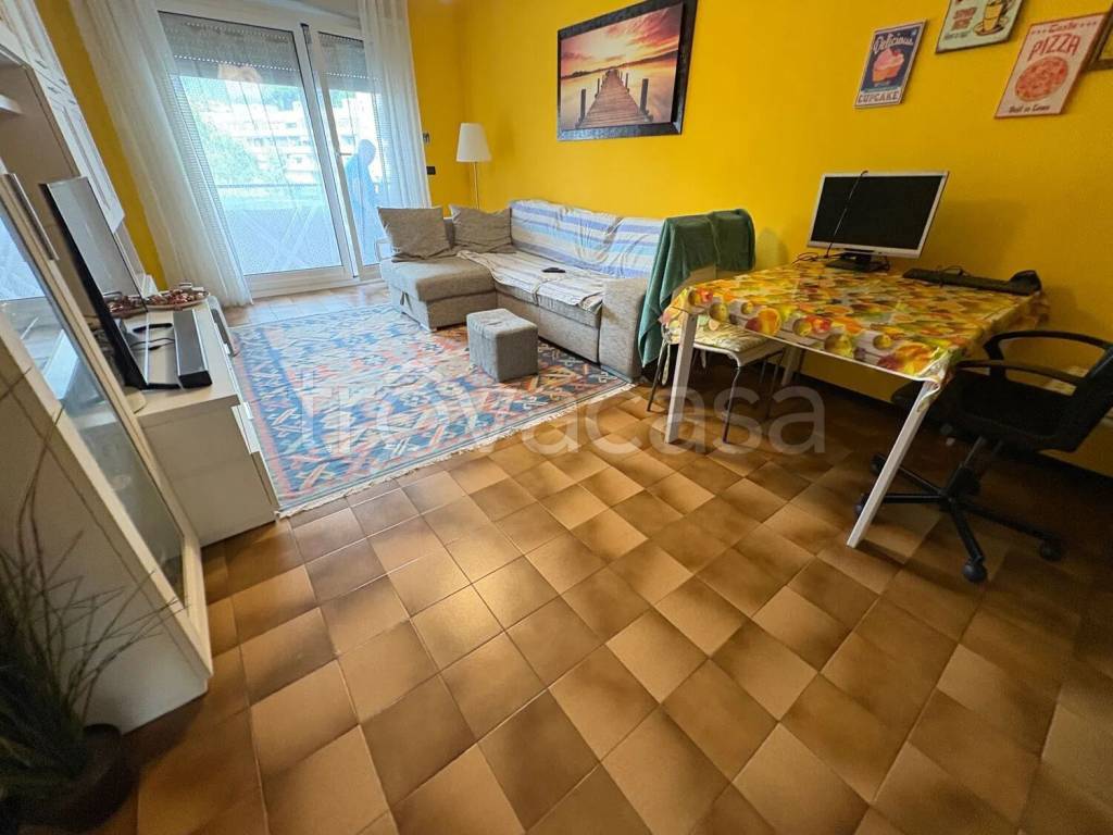 appartamento in vendita a Genova in zona Rivarolo