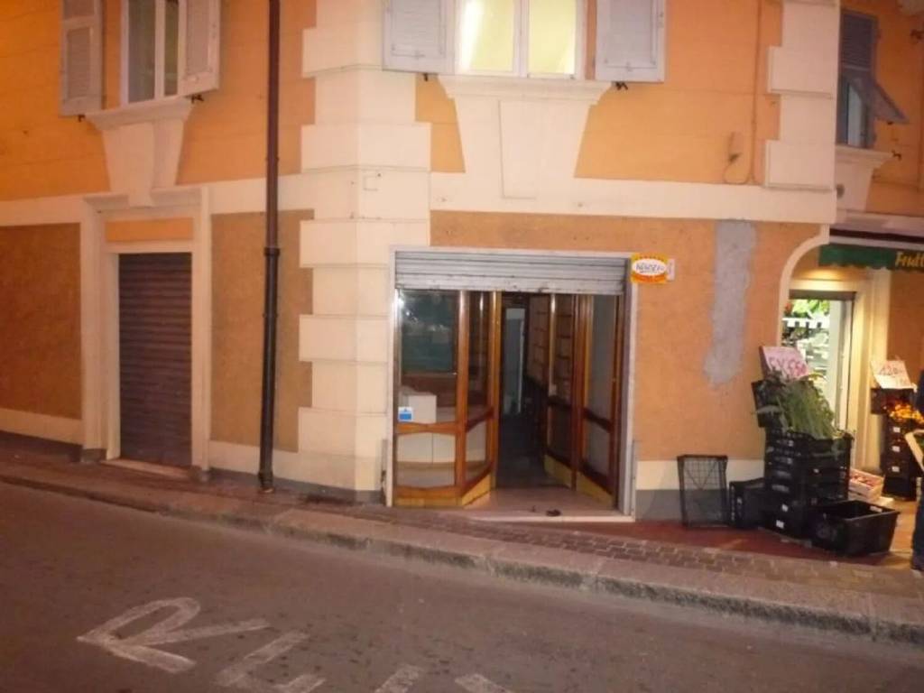 negozio in vendita a Genova in zona Pontedecimo