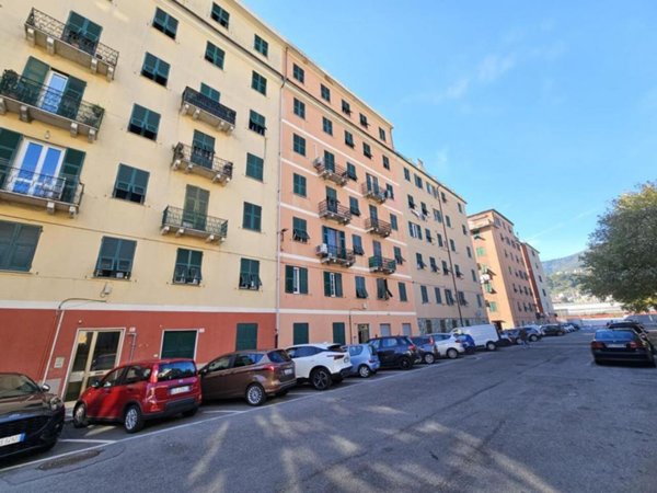 appartamento in vendita a Genova in zona Rivarolo