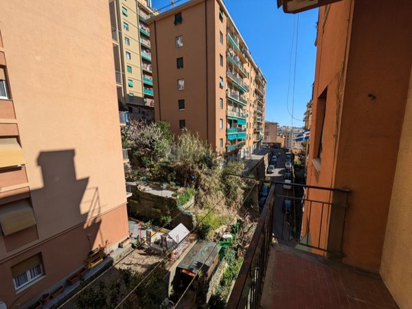 appartamento in vendita a Genova in zona Staglieno