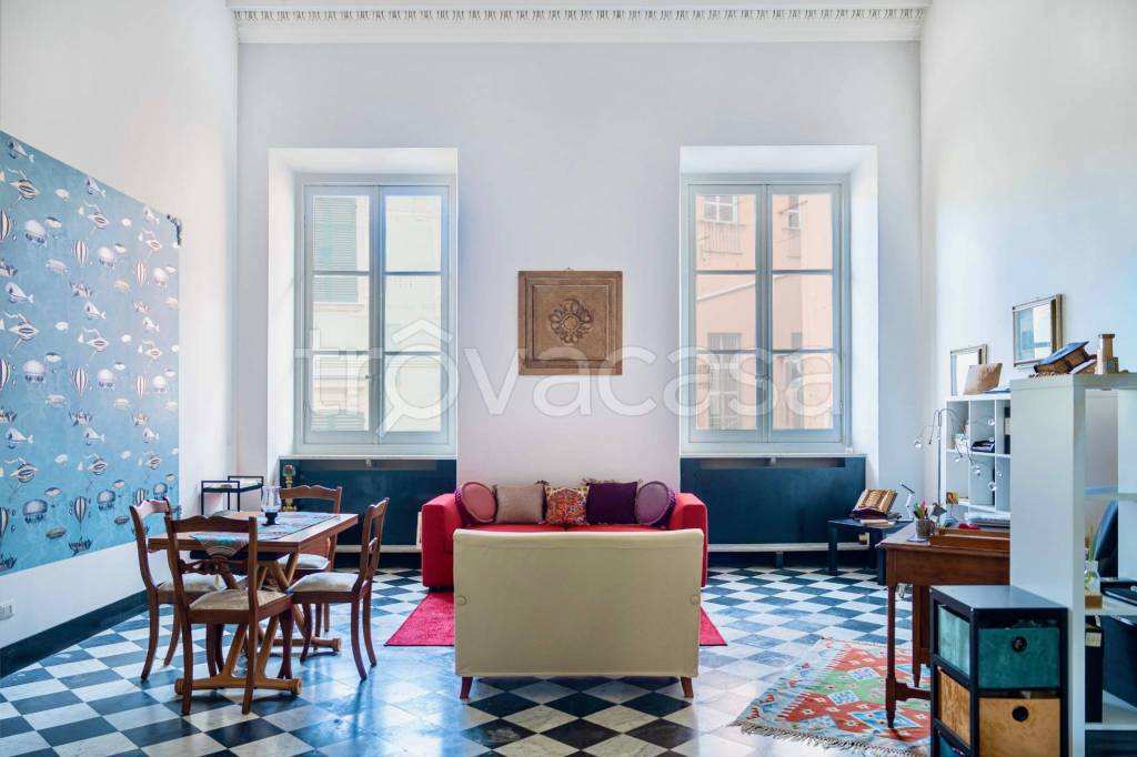 appartamento in vendita a Genova in zona Sottoripa / Maddalena / Molo