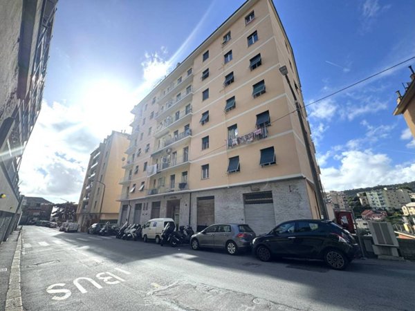 negozio in vendita a Genova in zona Marassi
