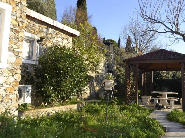 appartamento in vendita a Genova in zona Quezzi