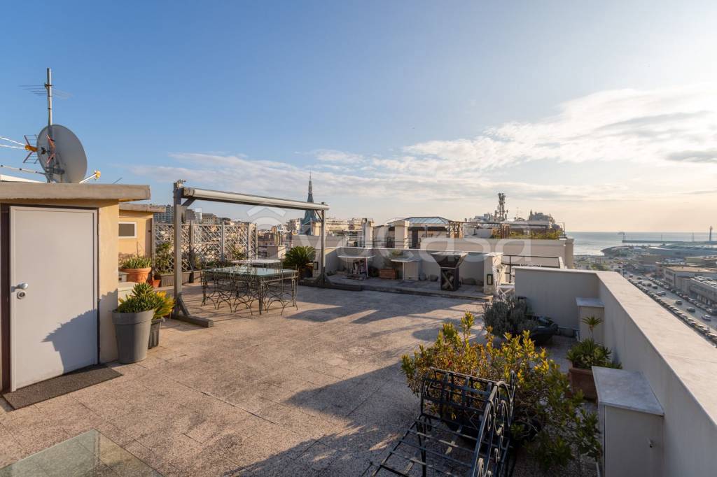 appartamento in vendita a Genova in zona Foce