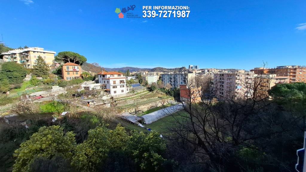 appartamento in vendita a Genova in zona Sestri Ponente