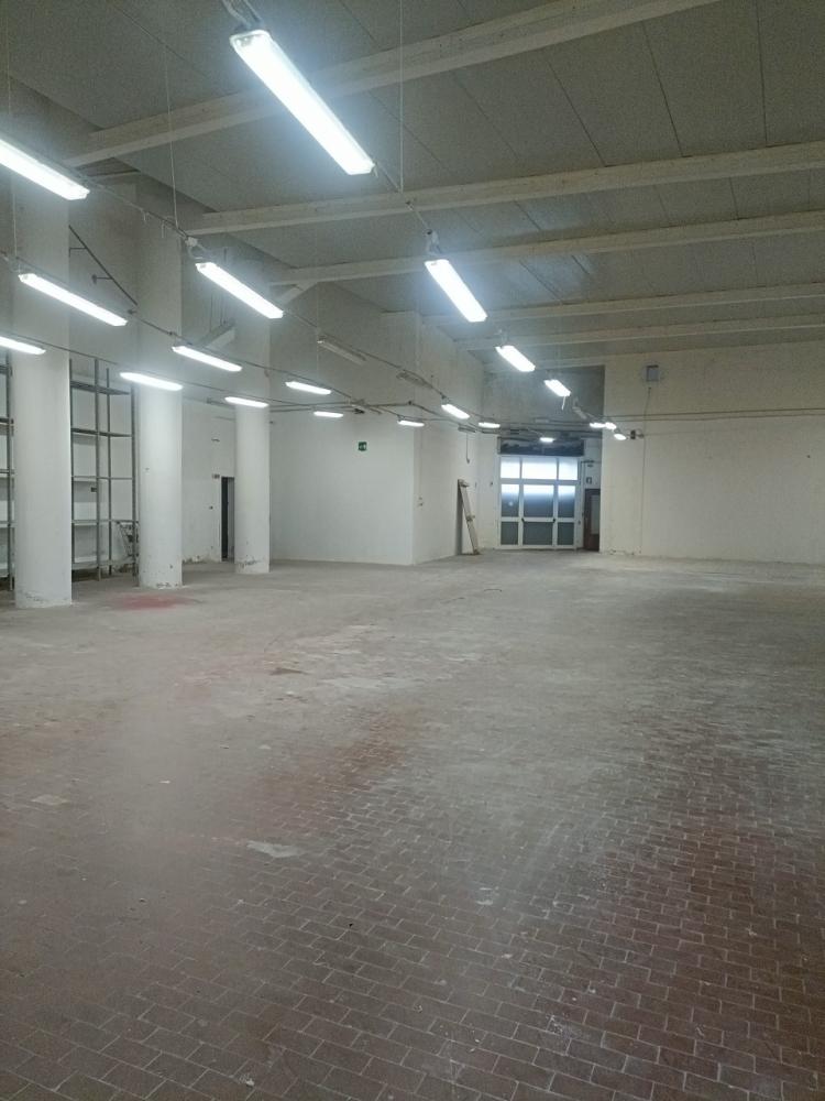 locale di sgombero in vendita a Genova in zona Molassana