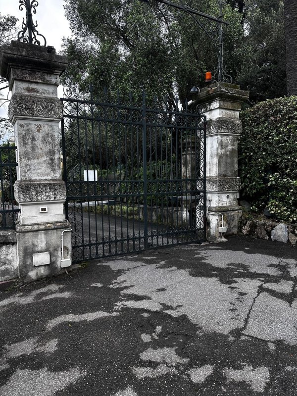 negozio in vendita a Genova in zona Nervi