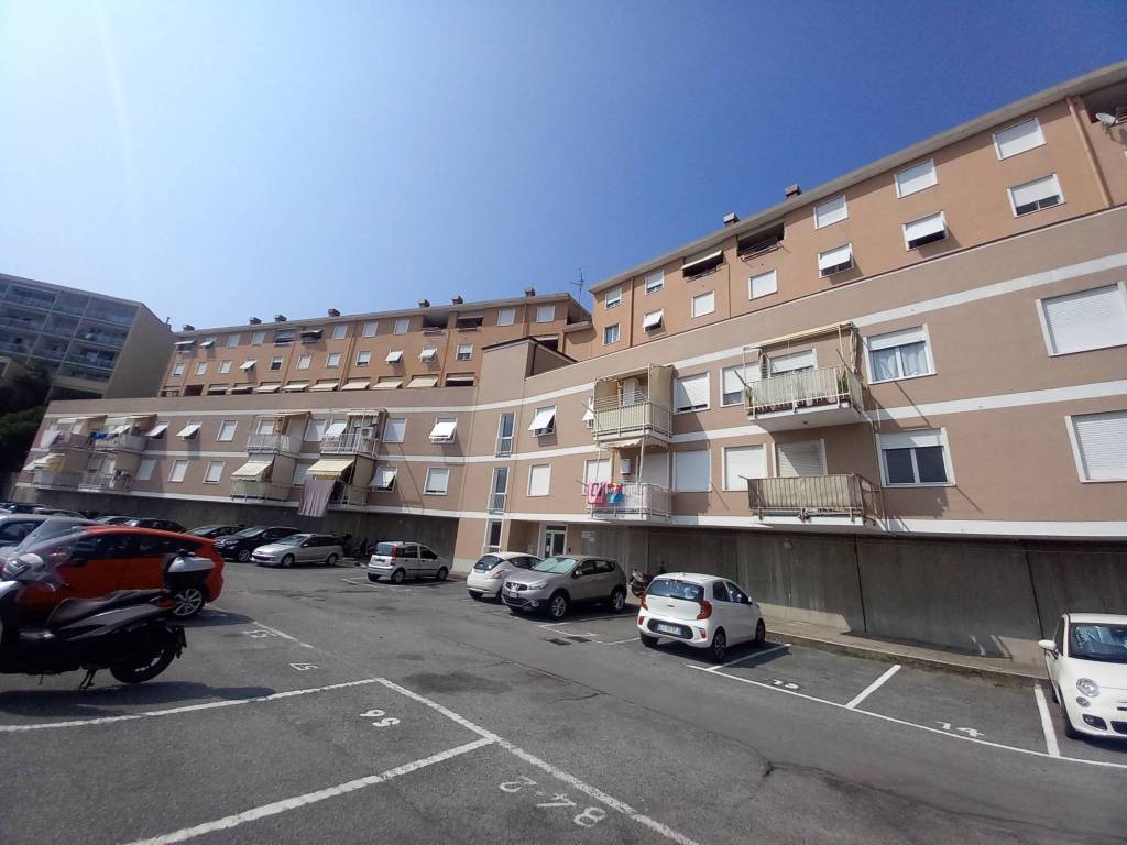 appartamento in vendita a Genova in zona Molassana